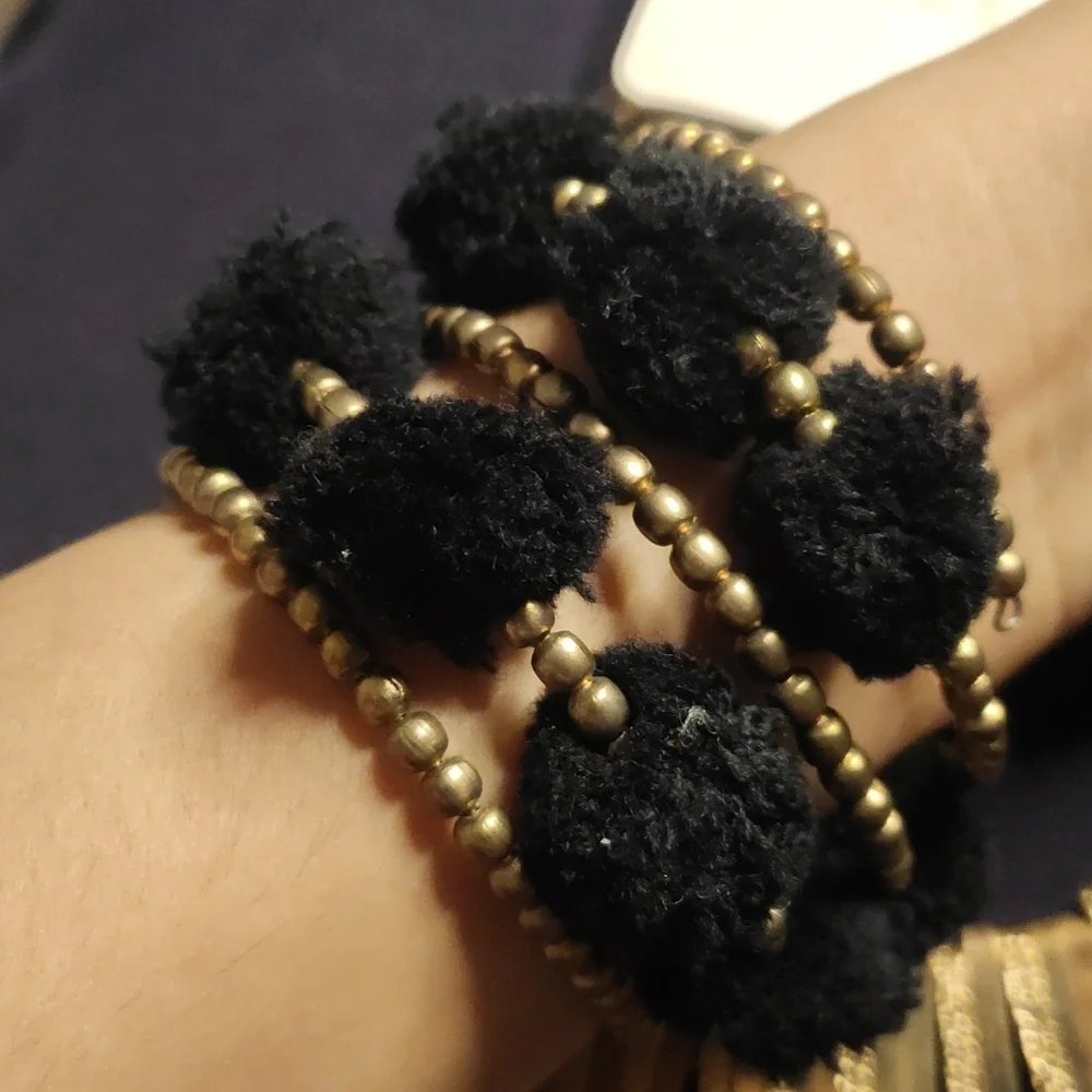 Trendy necklace with pom pom Bollywood style bracelet as freebie - Picture 5 of 6
